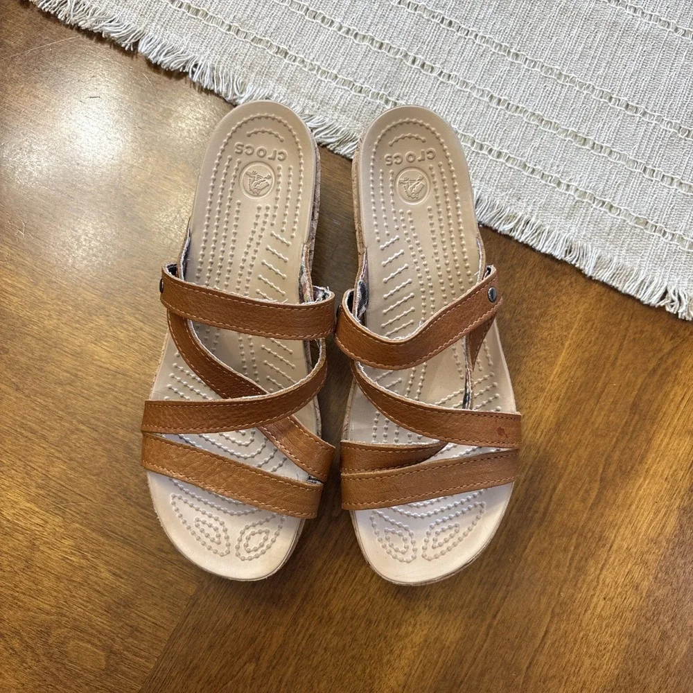 Crocs Sandals Women's  Size 8 Leigh Wedge Leather Upper
